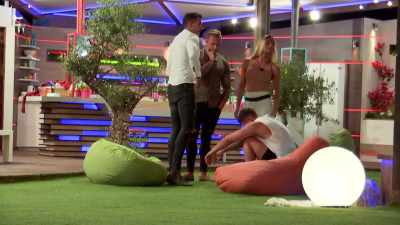 (TERRY GROANING) - Love Island