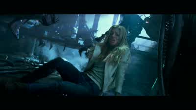 Tess! Dad! Help me! - Tess? - Tess! - Transformers: Age of Extinction