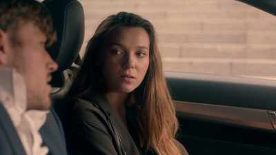 - Tess...
- It's just, apparently... - Clique