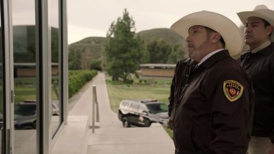 Texas Rangers. Open up. - 9-1-1: Lone Star