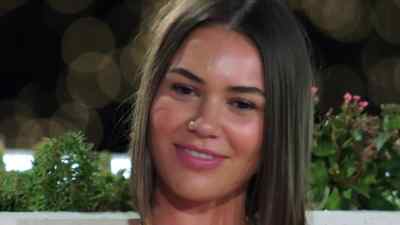 (TEXT MESSAGE ARRIVES) - Love Island Australia