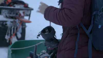Text the pilot that
now is the time! - Life Below Zero: Next Generation