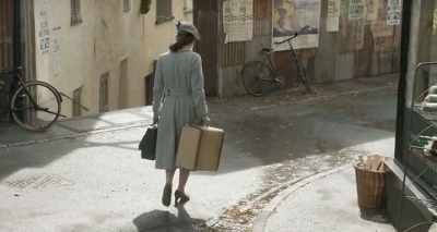 - Th... thank you. I think.
- [DAWSEY CHUCKLES] - The Guernsey Literary and Potato Peel Pie Society