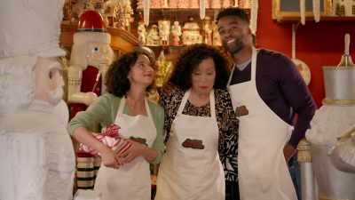 Thank you both. [chuckles] - Make or Bake Christmas