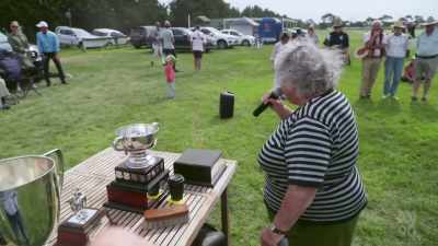 Thank you very much for letting an
(APPLAUSE) - Miriam Margolyes: Australia Unmasked