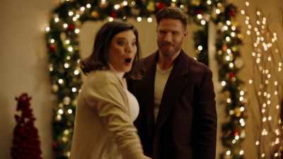 - Thank you.
(distant singing) - Mom's Christmas Boyfriend