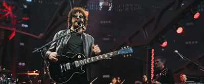 Thank you, and hello Wembley. - Jeff Lynne's ELO: Wembley or Bust