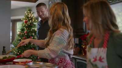 Thank you! [humming] - Christmas on the Menu