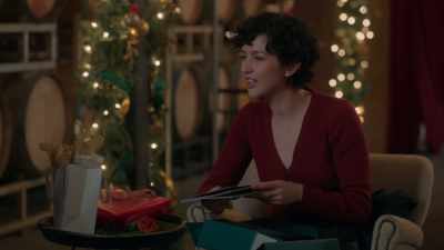 Thank you... Micah. - The 5-Year Christmas Party