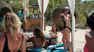 - Thank you so much.
- Hey, Ramona, come. - The Real Housewives Ultimate Girls Trip