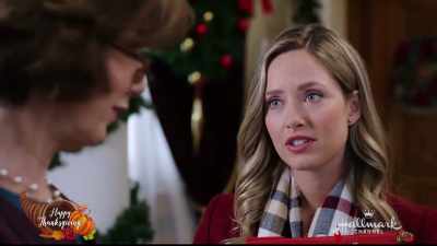 - Thank you so much.
- No, thank you. - Christmas at the Palace