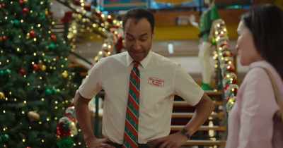 - Thank you so much.
- Oh, it's nothing. - Christmas Ransom
