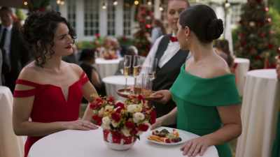 -Thank you.
-No, thank you. - A Christmas Open House
