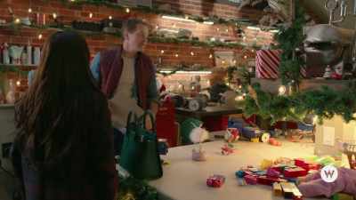 - Thank you.
- Okay, everybody, - Christmas CEO