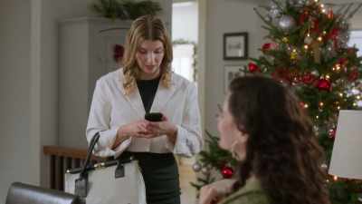 -Thank you.
-(phone chimes) - The Secret Gift of Christmas