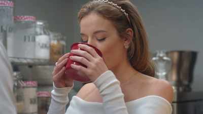 -Thank you.
-Prego. - A Taste of Christmas