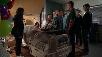 - Thank you, thank you.
- (Eddie buzzes) - 9-1-1