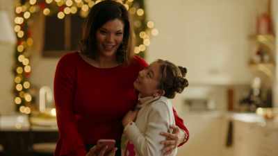 - Thank you, zach!
(laughter) - Mom's Christmas Boyfriend