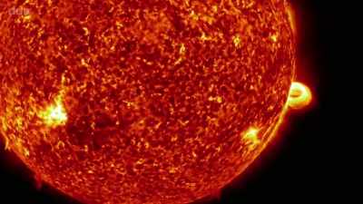 Thanks to ground-breaking
new technologies, - Secrets of Size: Atoms to Supergalaxies