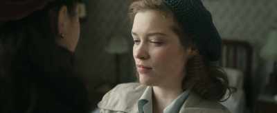 - Thanks for looking after my trunk!
- That's alright. - Red Joan