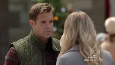 - That is a lot of presents.
- Yeah. - Return to Christmas Creek