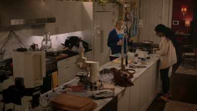 -That is a very long needle.
-Yeah, well, - The Bite