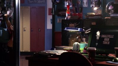 - That bio test was really hard.
- I know. I totally bombed it. - Smallville