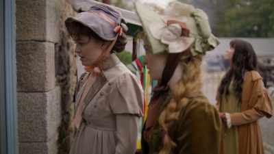 That bonnet would
look lovely on you - An American in Austen