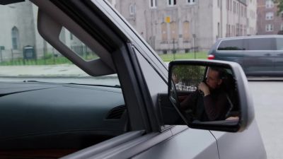 That cell phone is in this building. - Chicago P.D.