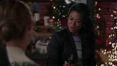 That Christmas rush is over,
and that work arrangement - Christmas Wreaths and Ribbons