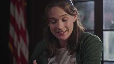 - That could be my dad. - Picture Perfect Lies