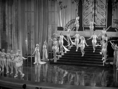 That creature's trying to lure you boys. - Dames