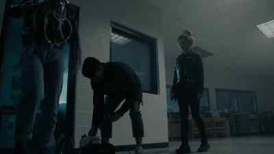 -That deformed elephant
gonna work?
-It better. - Scream: The TV Series