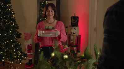 - That does smell good.
- Yeah, and I'm gonna enjoy it. - The Holiday Junkie