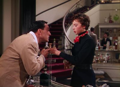 That finger on your left hand is awfully naked - An American in Paris