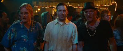 That girl over there is looking at you - Hall Pass