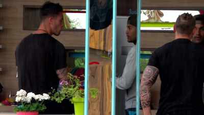 That girl is thick as fuck - Love Island