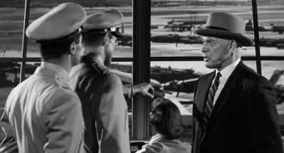 - That hanger doesn't seem to be in use. - War of the Colossal Beast