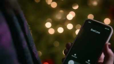 - That her?
- Yeah. Relentless. - A Country Christmas Harmony