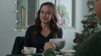 That hot chocolate,
it's looking-- - A Merry Scottish Christmas