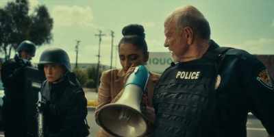 That I'm mad at you.
- Just stick to the script. - Destroy All Neighbors