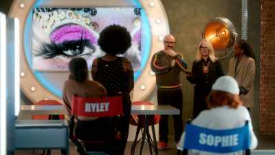 That lash is on a diagonal.
And so, it didn't really work for me. - Glow Up: Britain's Next Make-Up Star