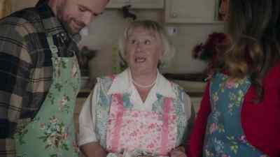 - That looks amazing.
- Well, it all seems so messy, - Christmas at Plumhill Manor
