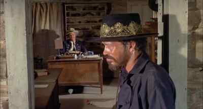 - That new kid, he's learning.
- "Lizard"? Yes. - Barquero