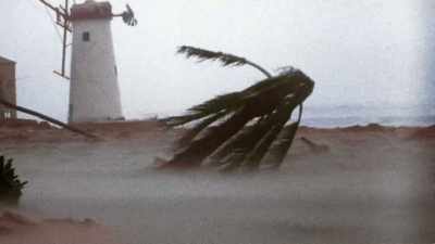 THAT NIGHT A 60-MILE-WIDE
CATEGORY 4 HURRICANE - America in Color
