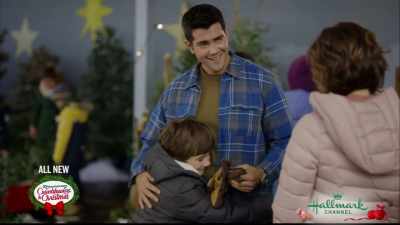 - That okay with you?
- Yeah. - Christmas Under the Stars