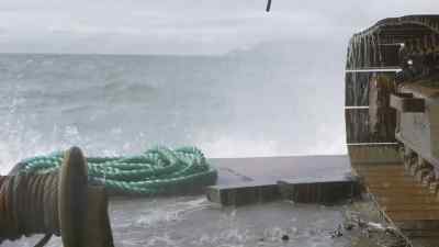 That right there is bigger
than it seems. - Bering Sea Gold