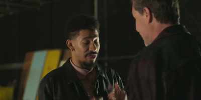 That'’s incredible.
Sign me up, please.
[laughs] - My Fake Boyfriend