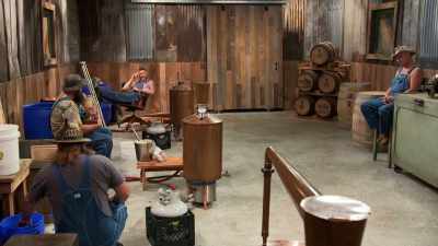 -That rye will make it mean
in a hurry, won't it?
-[mike] yup. - Moonshiners: Master Distiller