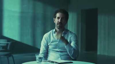 That he sees two pictures, he makes a decision, - Inside the Mind of a Con Artist